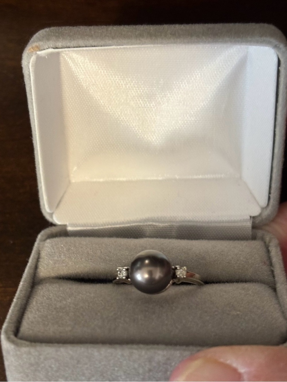 14k Vintage Classic and Beautiful Tahitian Ring In Size 6 White Gold